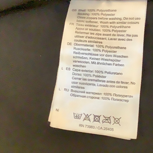 Helly Hansen Black Raincoat (10) - Picture 7 of 7